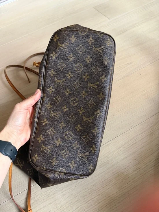 Louis Vuitton Monogram Canvas Tote in Brown with Tan Trim - Picture 2 of 7